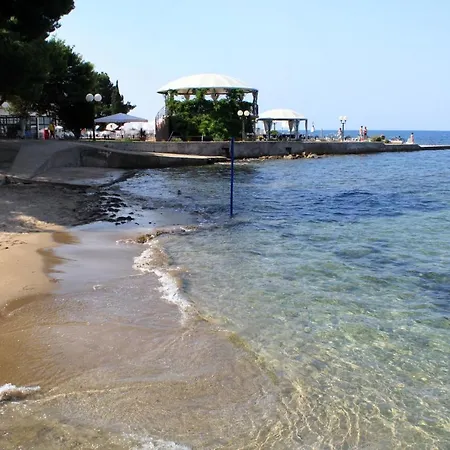 7666b * Umag