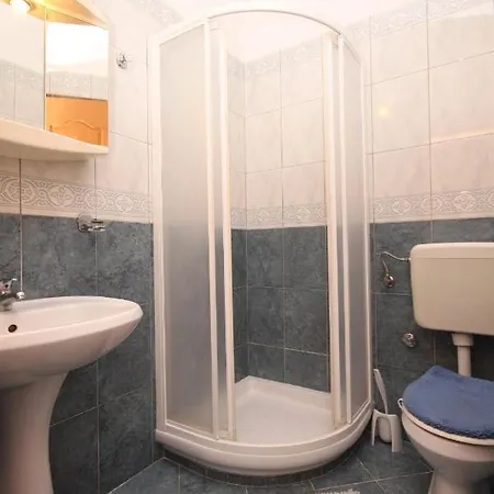 7666b Apartment